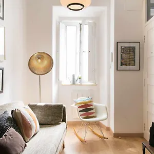 riverside-apartment-with-private-terrace.hotels-lisbon-portugal.com/